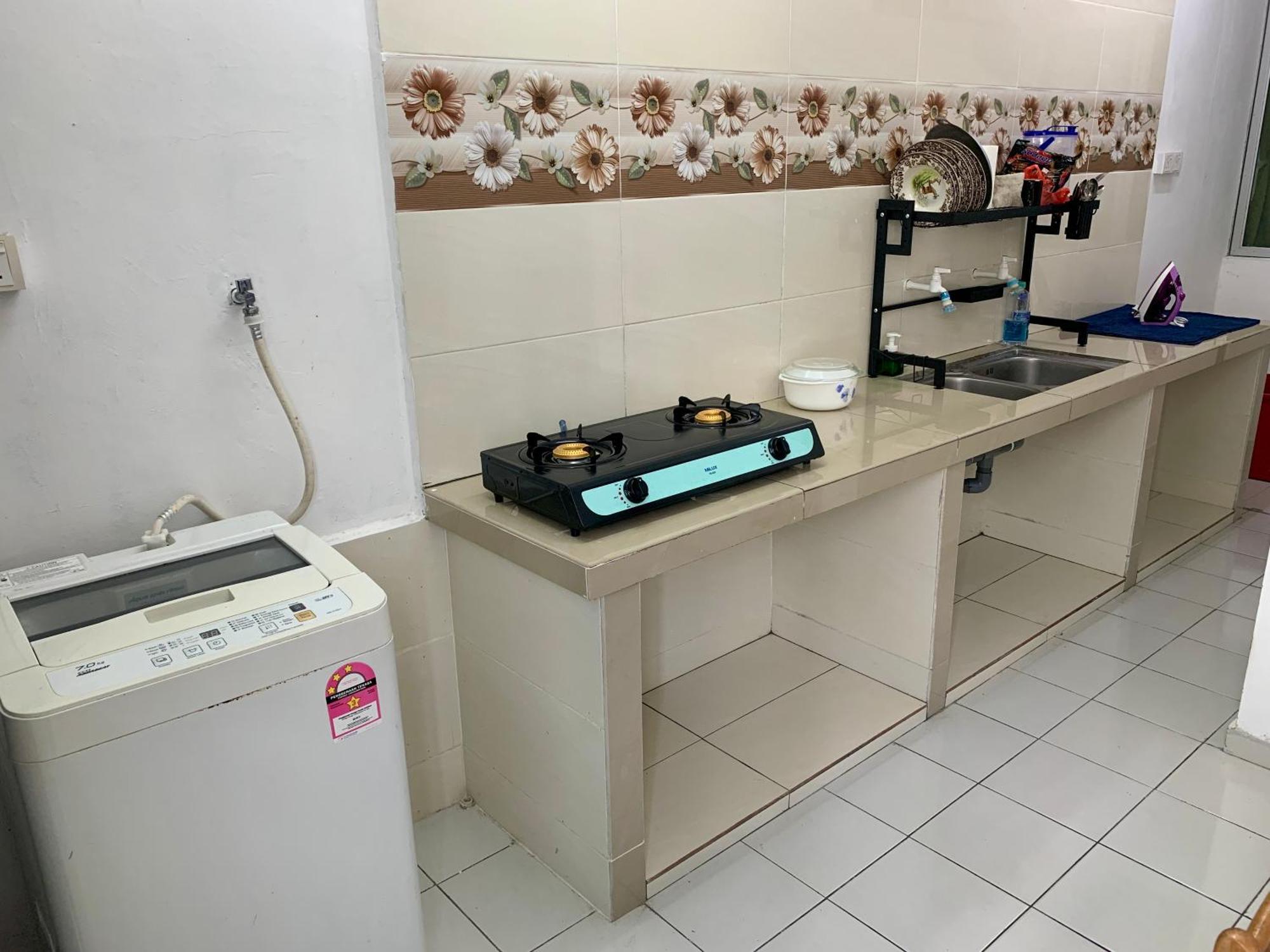 Homestay Cikgu Nora Near Uthm Kptm Kktm Ipg Moslim Onli Kampong Seri Gading Экстерьер фото