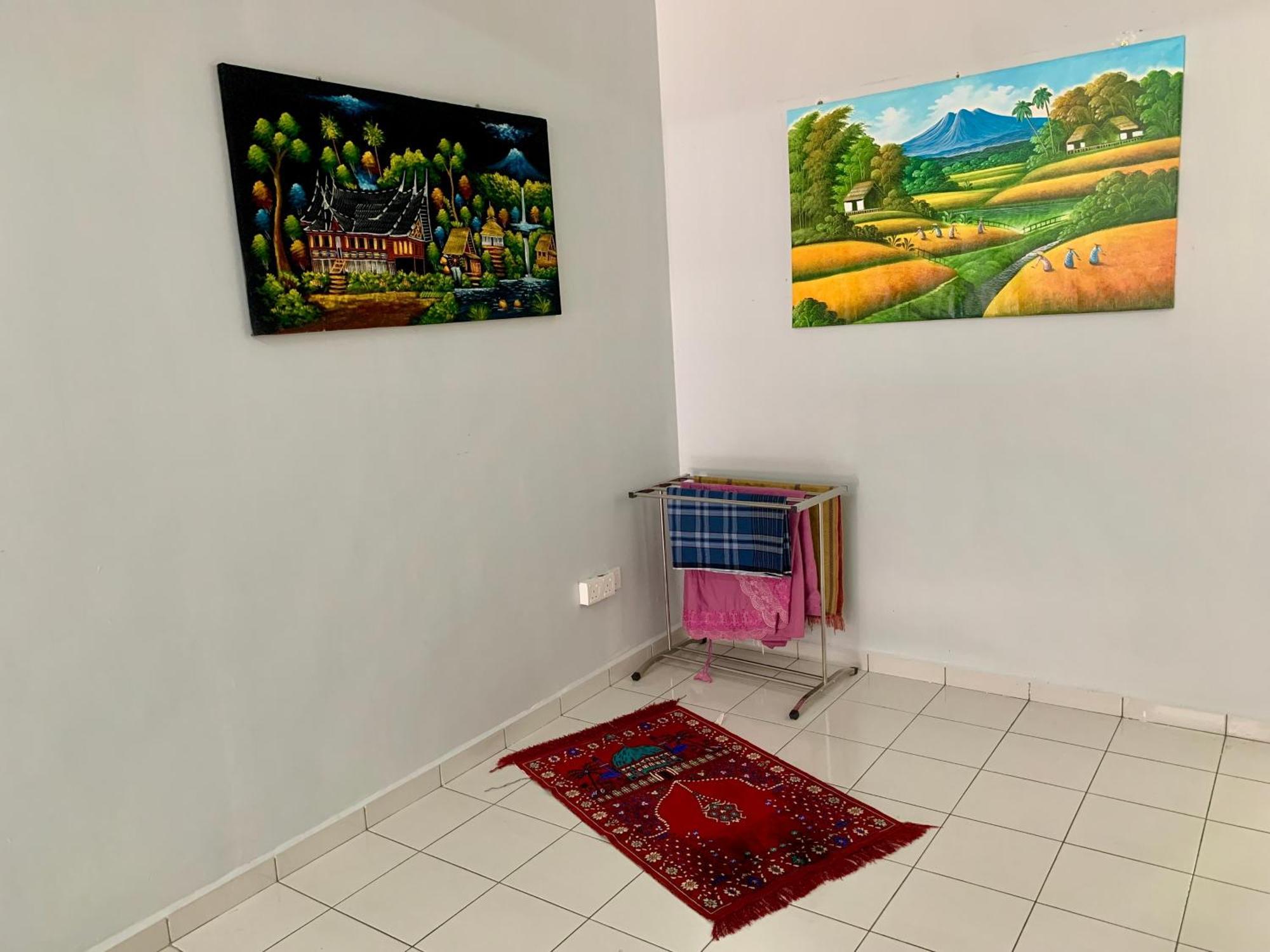 Homestay Cikgu Nora Near Uthm Kptm Kktm Ipg Moslim Onli Kampong Seri Gading Номер фото
