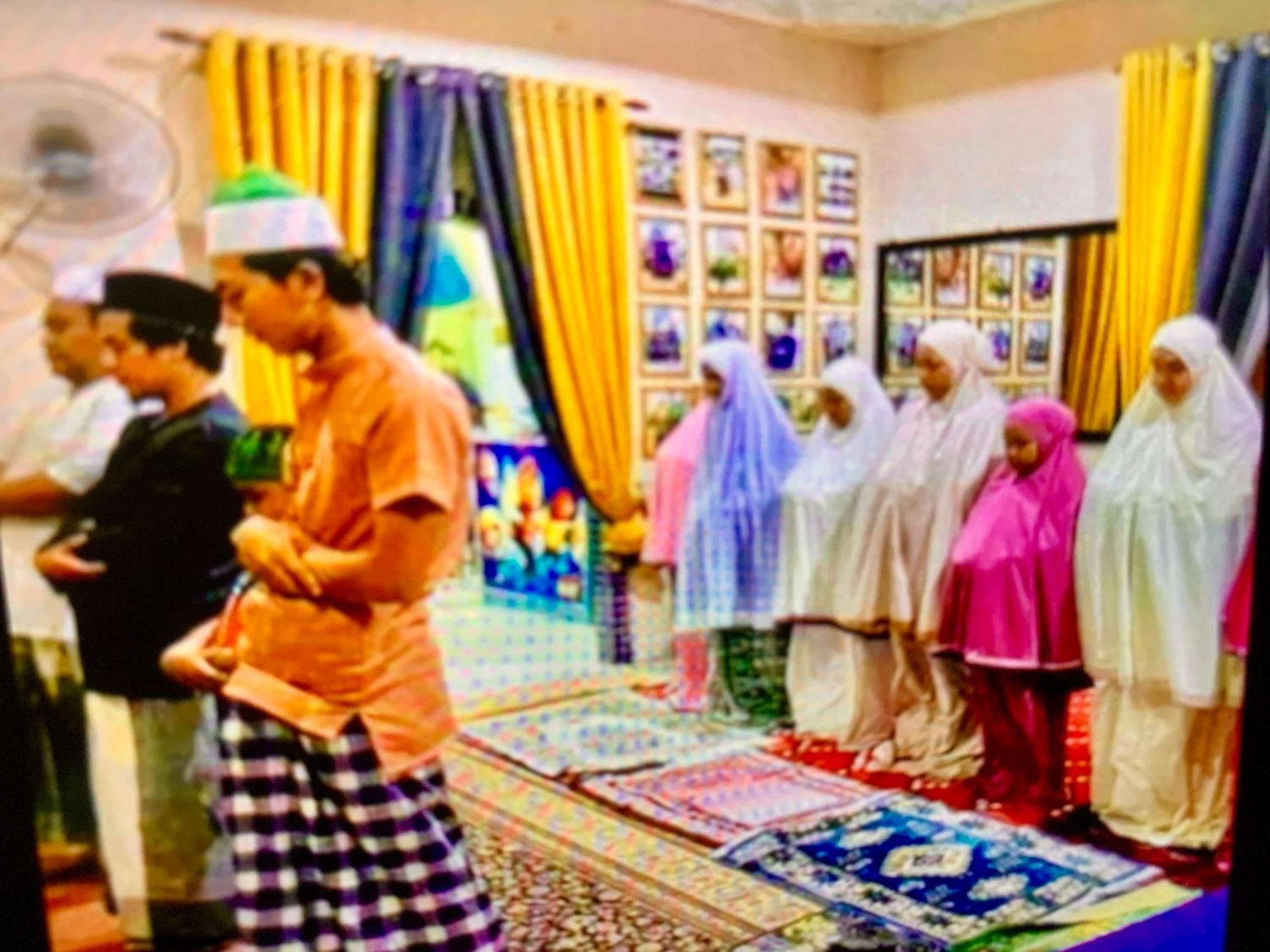 Homestay Cikgu Nora Near Uthm Kptm Kktm Ipg Moslim Onli Kampong Seri Gading Экстерьер фото